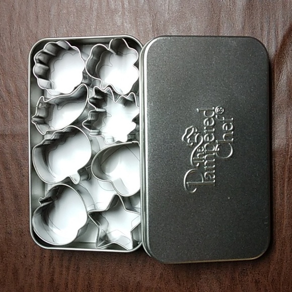 The Pampered Chef Cookie Cutter Set Multi Seasonal / Holiday - Picture 1 of 2